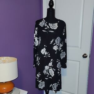 Old Navy Black and White Floral Swing Dress Sz: L
